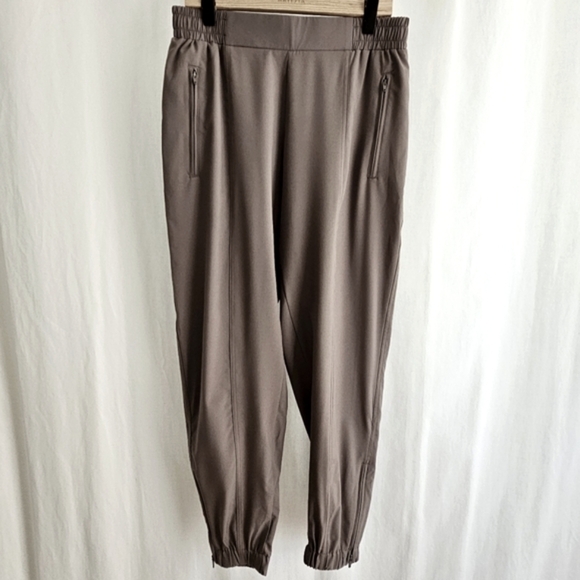 Old Navy Womens StretchTech Jogger Pants - Taupe - Picture 2 of 16